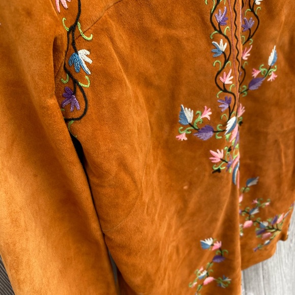 SOLD Vintage 70’s Suede Boho Floral Embroidered - Picture 5 of 16